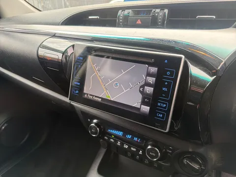 ML19LME Toyota Hilux Invincible D/Cab Pick Up 2.4 D-4D Thumbnail #16