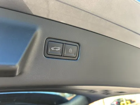 EA74WVK Hyundai Santa Fe 1.6 TGDi Plug-in Hybrid Ultimate 5dr 4WD Auto Thumbnail #17