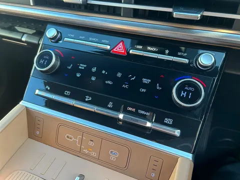 EA74WVK Hyundai Santa Fe 1.6 TGDi Plug-in Hybrid Ultimate 5dr 4WD Auto Thumbnail #21