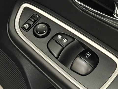 YG17RZE Nissan Micra 0.9 IG-T Tekna 5dr [Leather] Thumbnail #21