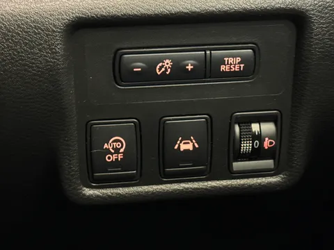 YG17RZE Nissan Micra 0.9 IG-T Tekna 5dr [Leather] Thumbnail #31