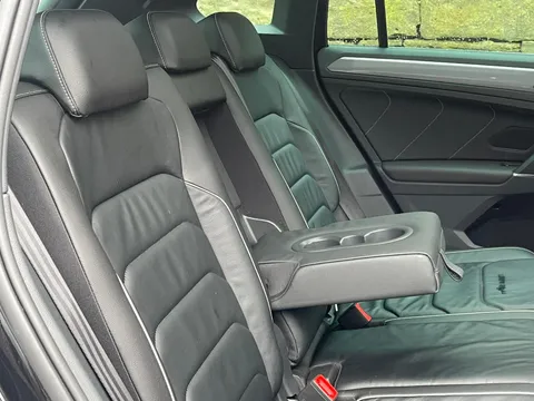 LL18UZP Volkswagen Tiguan 2.0 TSi 180 4Motion R-Line 5dr DSG Thumbnail #12