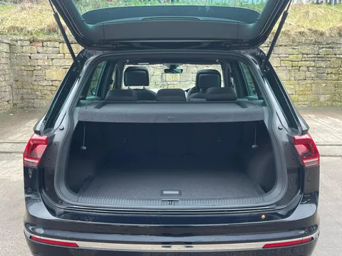 LL18UZP Volkswagen Tiguan 2.0 TSi 180 4Motion R-Line 5dr DSG Thumbnail #4