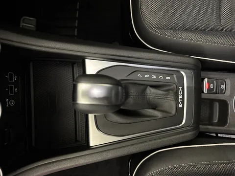 DL72RYD Renault Captur 1.6 E-Tech full hybrid 145 Techno 5dr Auto Thumbnail #15