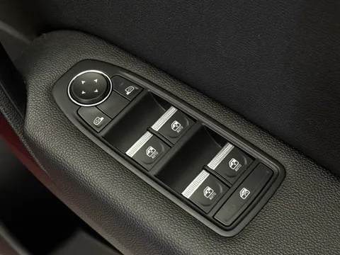 DL72RYD Renault Captur 1.6 E-Tech full hybrid 145 Techno 5dr Auto Thumbnail #19