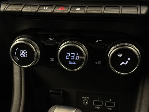 DL72RYD Renault Captur 1.6 E-Tech full hybrid 145 Techno 5dr Auto Thumbnail #27