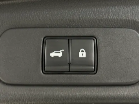 OE74UGP Nissan Qashqai 1.3 DiG-T MH Tekna 5dr Thumbnail #13