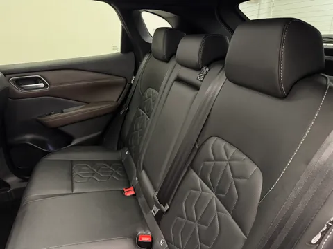 OE74UGP Nissan Qashqai 1.3 DiG-T MH Tekna 5dr Thumbnail #14