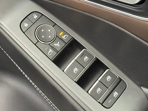 OE74UGP Nissan Qashqai 1.3 DiG-T MH Tekna 5dr Thumbnail #21