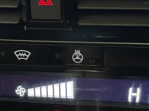 OE74UGP Nissan Qashqai 1.3 DiG-T MH Tekna 5dr Thumbnail #30