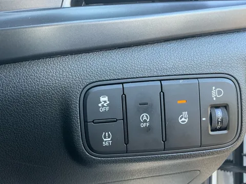 EA25YTT Hyundai i20 1.0T GDi Premium 5dr DCT Thumbnail #20