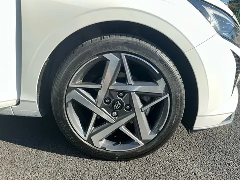 EA25YTT Hyundai i20 1.0T GDi Premium 5dr DCT Thumbnail #12