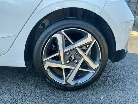 EA25YTT Hyundai i20 1.0T GDi Premium 5dr DCT Thumbnail #11