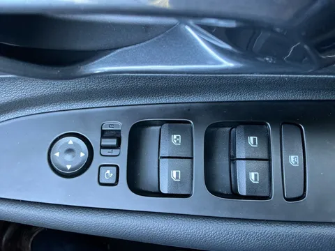 EA25YTT Hyundai i20 1.0T GDi Premium 5dr DCT Thumbnail #25