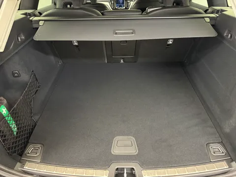 DU25WBN Volvo XC60 2.0 B5P Plus Dark 5dr AWD Geartronic Thumbnail #31