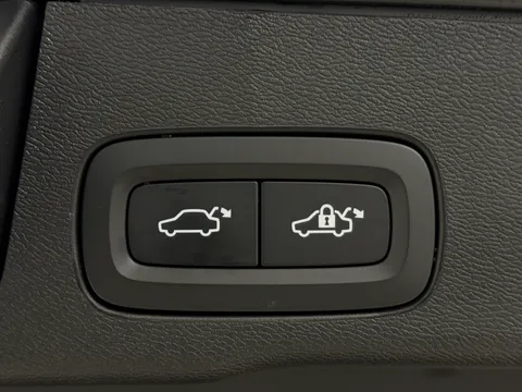 DU25WBN Volvo XC60 2.0 B5P Plus Dark 5dr AWD Geartronic Thumbnail #32