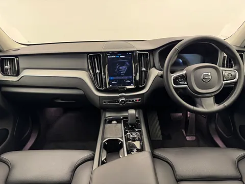 DU25WBN Volvo XC60 2.0 B5P Plus Dark 5dr AWD Geartronic Thumbnail #11