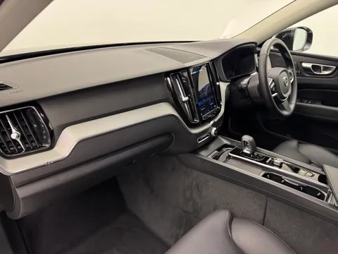 DU25WBN Volvo XC60 2.0 B5P Plus Dark 5dr AWD Geartronic Thumbnail #12
