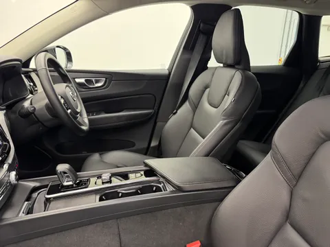 DU25WBN Volvo XC60 2.0 B5P Plus Dark 5dr AWD Geartronic Thumbnail #9