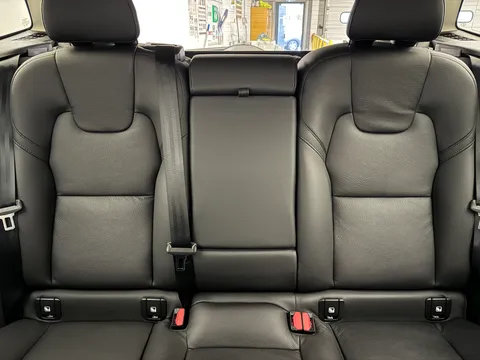 DU25WBN Volvo XC60 2.0 B5P Plus Dark 5dr AWD Geartronic Thumbnail #15