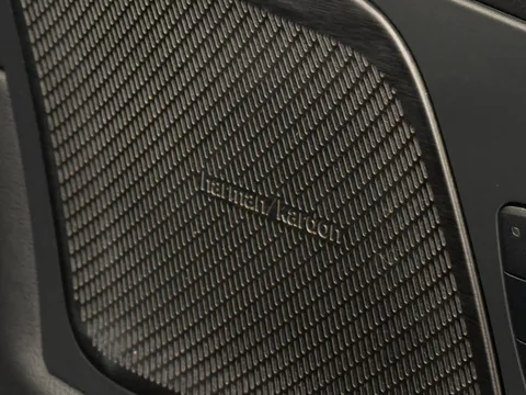 DU25WBN Volvo XC60 2.0 B5P Plus Dark 5dr AWD Geartronic Thumbnail #19