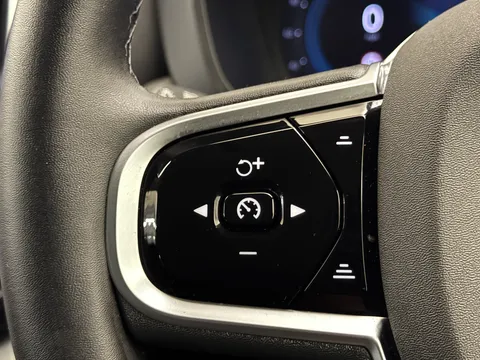 DU25WBN Volvo XC60 2.0 B5P Plus Dark 5dr AWD Geartronic Thumbnail #22