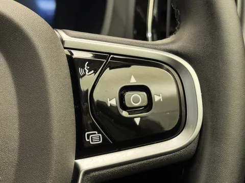 DU25WBN Volvo XC60 2.0 B5P Plus Dark 5dr AWD Geartronic Thumbnail #23