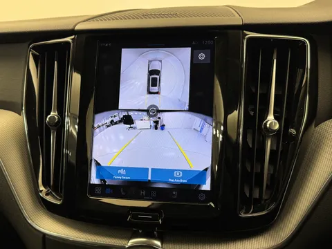 DU25WBN Volvo XC60 2.0 B5P Plus Dark 5dr AWD Geartronic Thumbnail #26