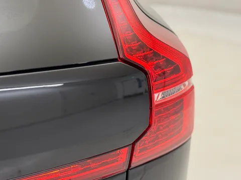 DU25WBN Volvo XC60 2.0 B5P Plus Dark 5dr AWD Geartronic Thumbnail #37