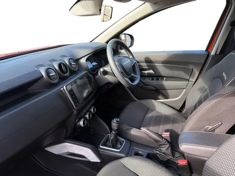 DN23RPU Dacia Duster 1.3 TCe 130 Journey 5dr Thumbnail #4