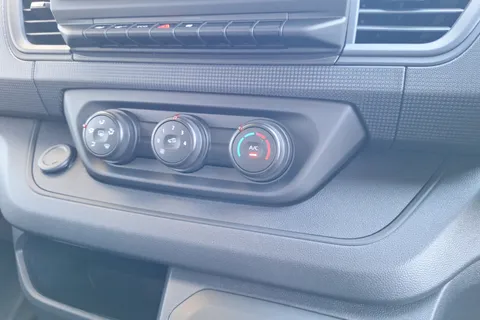 DL75WCD Renault Trafic LL30 Blue dCi 150 Advance [Safety] Van EAG9 Thumbnail #40