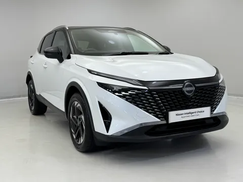 OV74WZS Nissan Qashqai 1.3 DiG-T MH N-Connecta [Glass Roof] 5dr Thumbnail #2