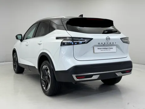 OV74WZS Nissan Qashqai 1.3 DiG-T MH N-Connecta [Glass Roof] 5dr Thumbnail #9