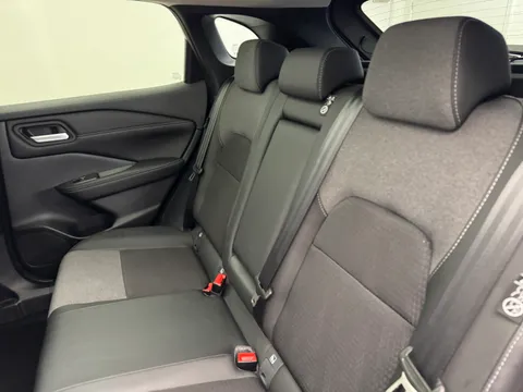 OV74WZS Nissan Qashqai 1.3 DiG-T MH N-Connecta [Glass Roof] 5dr Thumbnail #12