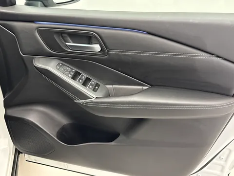 OV74WZS Nissan Qashqai 1.3 DiG-T MH N-Connecta [Glass Roof] 5dr Thumbnail #19