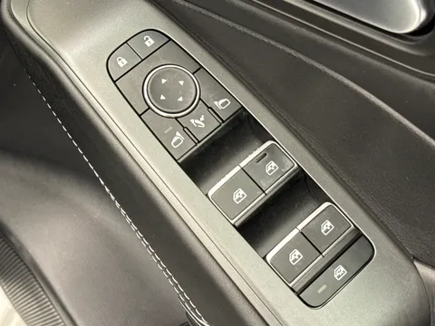 OV74WZS Nissan Qashqai 1.3 DiG-T MH N-Connecta [Glass Roof] 5dr Thumbnail #20