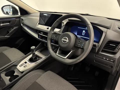 OV74WZS Nissan Qashqai 1.3 DiG-T MH N-Connecta [Glass Roof] 5dr Thumbnail #21