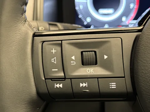 OV74WZS Nissan Qashqai 1.3 DiG-T MH N-Connecta [Glass Roof] 5dr Thumbnail #22