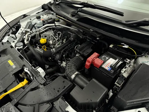 OV74WZS Nissan Qashqai 1.3 DiG-T MH N-Connecta [Glass Roof] 5dr Thumbnail #30