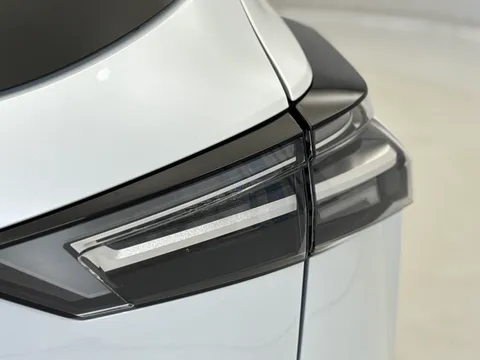 OV74WZS Nissan Qashqai 1.3 DiG-T MH N-Connecta [Glass Roof] 5dr Thumbnail #34