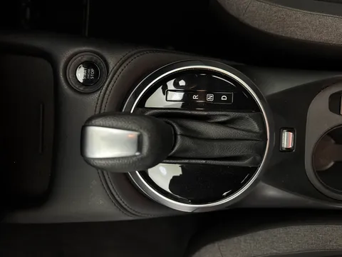 DY25VWJ Nissan Juke 1.0 DiG-T N-Connecta 5dr DCT Thumbnail #17