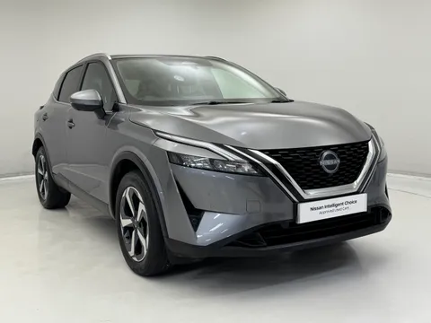 YC72WUV Nissan Qashqai 1.3 DiG-T MH N-Connecta [Glass Roof] 5dr Thumbnail #3