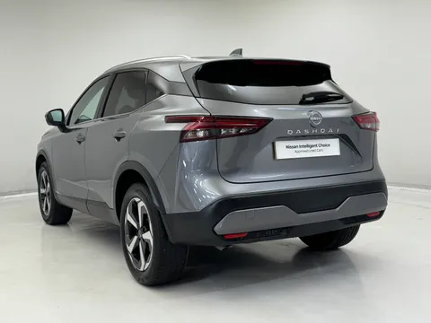 YC72WUV Nissan Qashqai 1.3 DiG-T MH N-Connecta [Glass Roof] 5dr Thumbnail #12