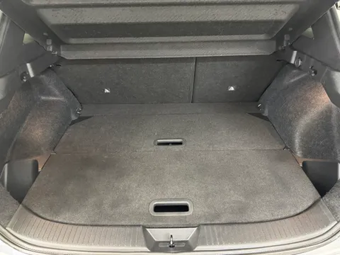 YC72WUV Nissan Qashqai 1.3 DiG-T MH N-Connecta [Glass Roof] 5dr Thumbnail #13