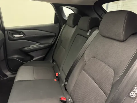 YC72WUV Nissan Qashqai 1.3 DiG-T MH N-Connecta [Glass Roof] 5dr Thumbnail #14