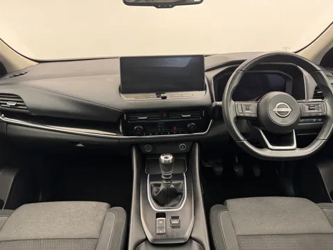 YC72WUV Nissan Qashqai 1.3 DiG-T MH N-Connecta [Glass Roof] 5dr Thumbnail #4