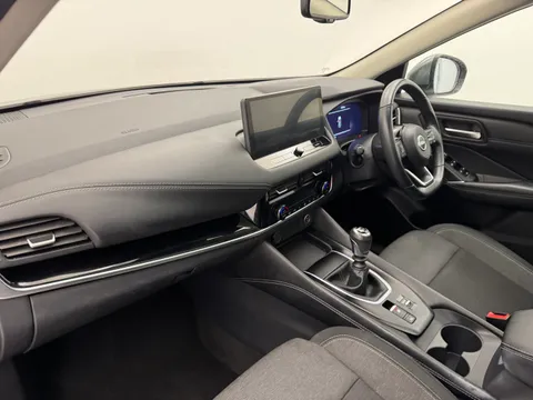 YC72WUV Nissan Qashqai 1.3 DiG-T MH N-Connecta [Glass Roof] 5dr Thumbnail #15