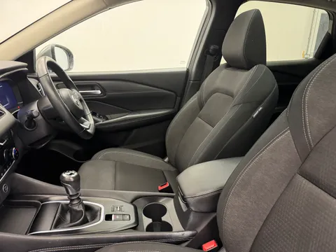 YC72WUV Nissan Qashqai 1.3 DiG-T MH N-Connecta [Glass Roof] 5dr Thumbnail #16