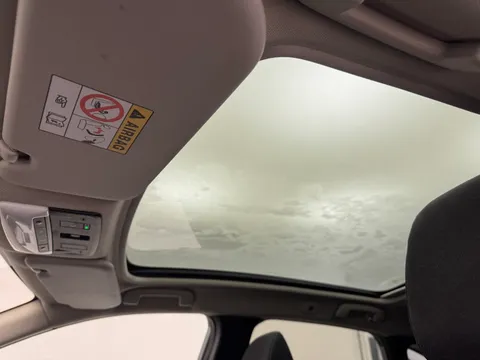 YC72WUV Nissan Qashqai 1.3 DiG-T MH N-Connecta [Glass Roof] 5dr Thumbnail #17