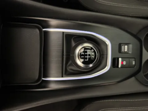 YC72WUV Nissan Qashqai 1.3 DiG-T MH N-Connecta [Glass Roof] 5dr Thumbnail #18